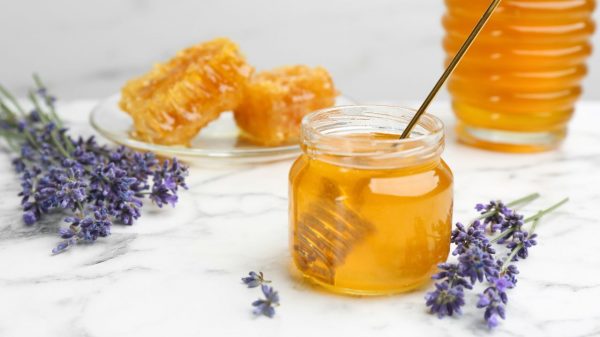 Veja mitos e verdades sobre o mel