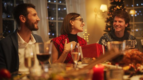 Apresentar seu parceiro para a família nas festas de fim de ano não precisa ser um pesadelo