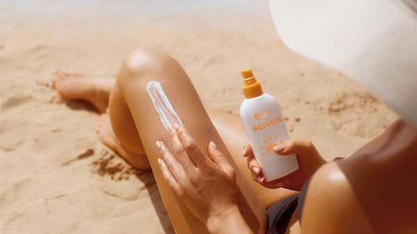 A proteção solar é importante para evitar o câncer de pele