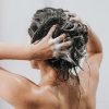 Qual a frequência ideal para lavar o cabelo? Especialista explica