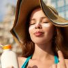 Dermatologista explica a importância do uso diário do protetor solar para manter a pele bonita e saudável
