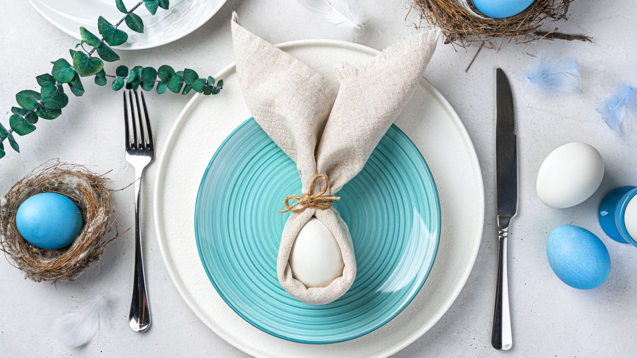 Use guardanapos na decoração da mesa