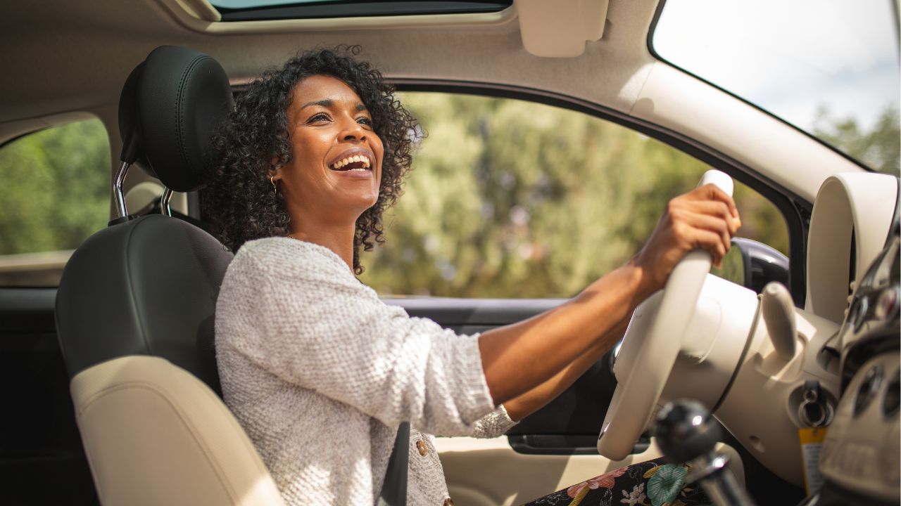 Mulheres no trânsito dirigem com mais cautela do que os homens