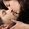 Beijo na boca aumenta risco de transmissão de vírus responsáveis por doenças como a mononucleose infecciosa
